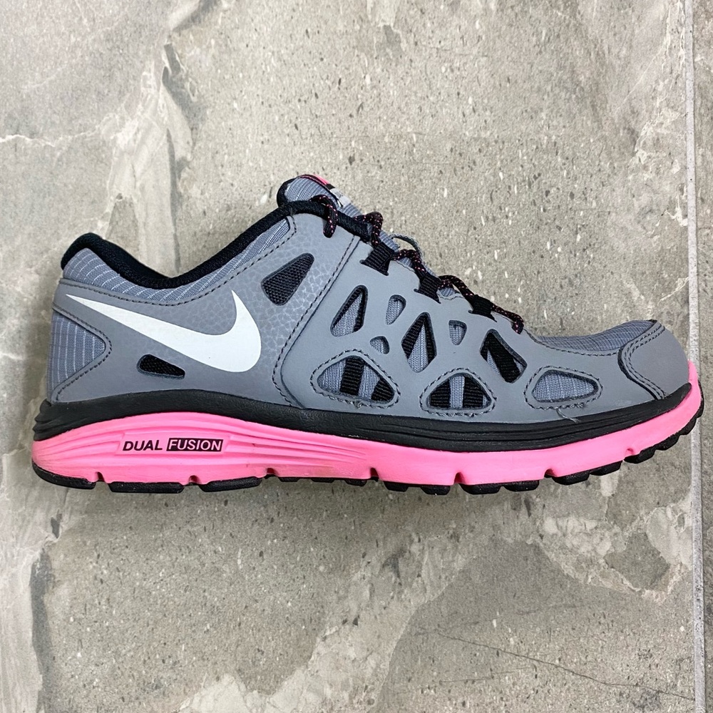 Nike Dual Fusion Run 2 Size 4Y or Women’s 5.5
